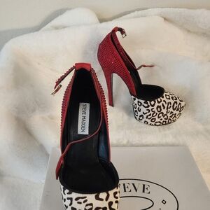 Size 7 1/2  Steve Madden